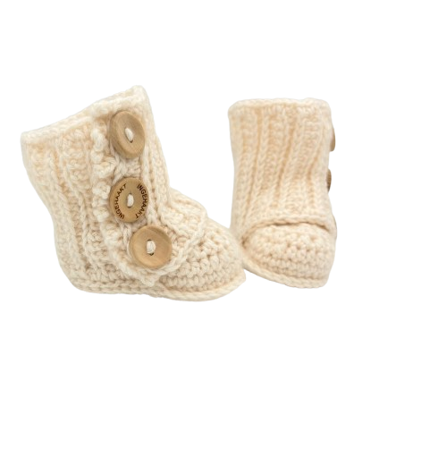 Ingehaakt baby laarsjes beige zijaanzicht