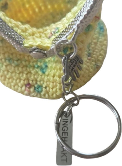 Gehaakte mini portemonnee sleutelhanger